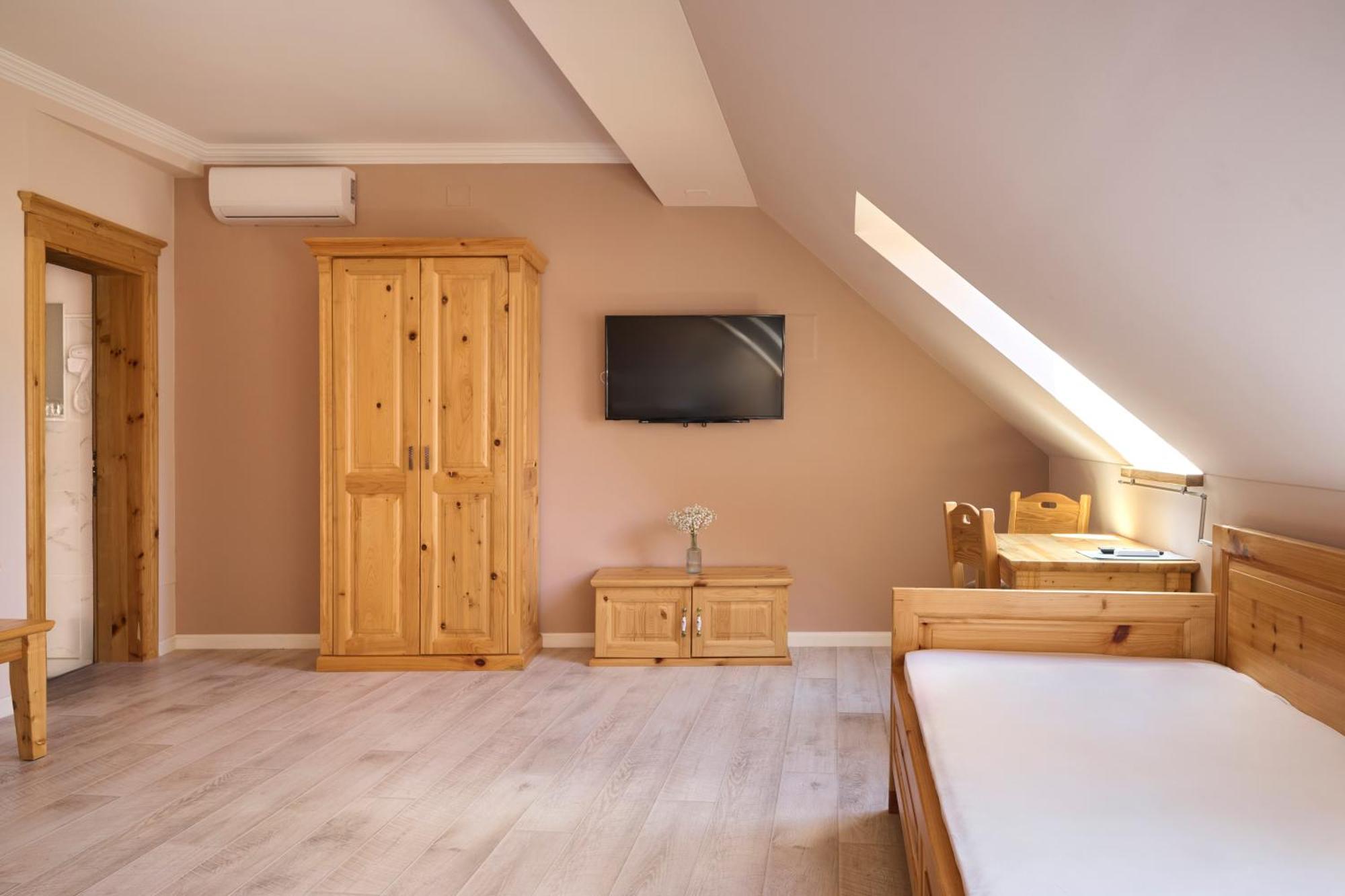 Hotel Kadoor Карловац Экстерьер фото