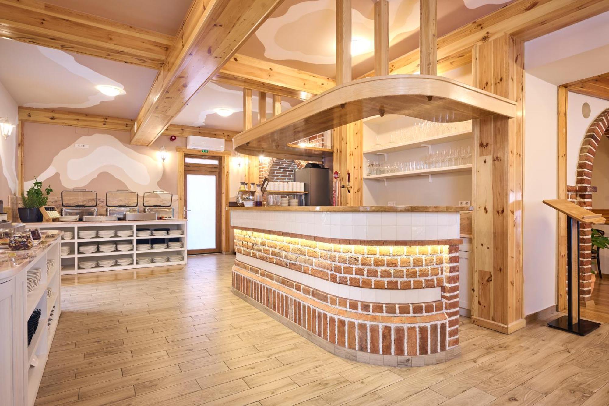 Hotel Kadoor Карловац Экстерьер фото