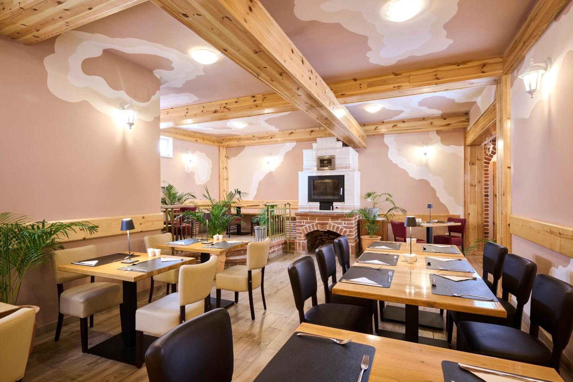 Hotel Kadoor Карловац Экстерьер фото