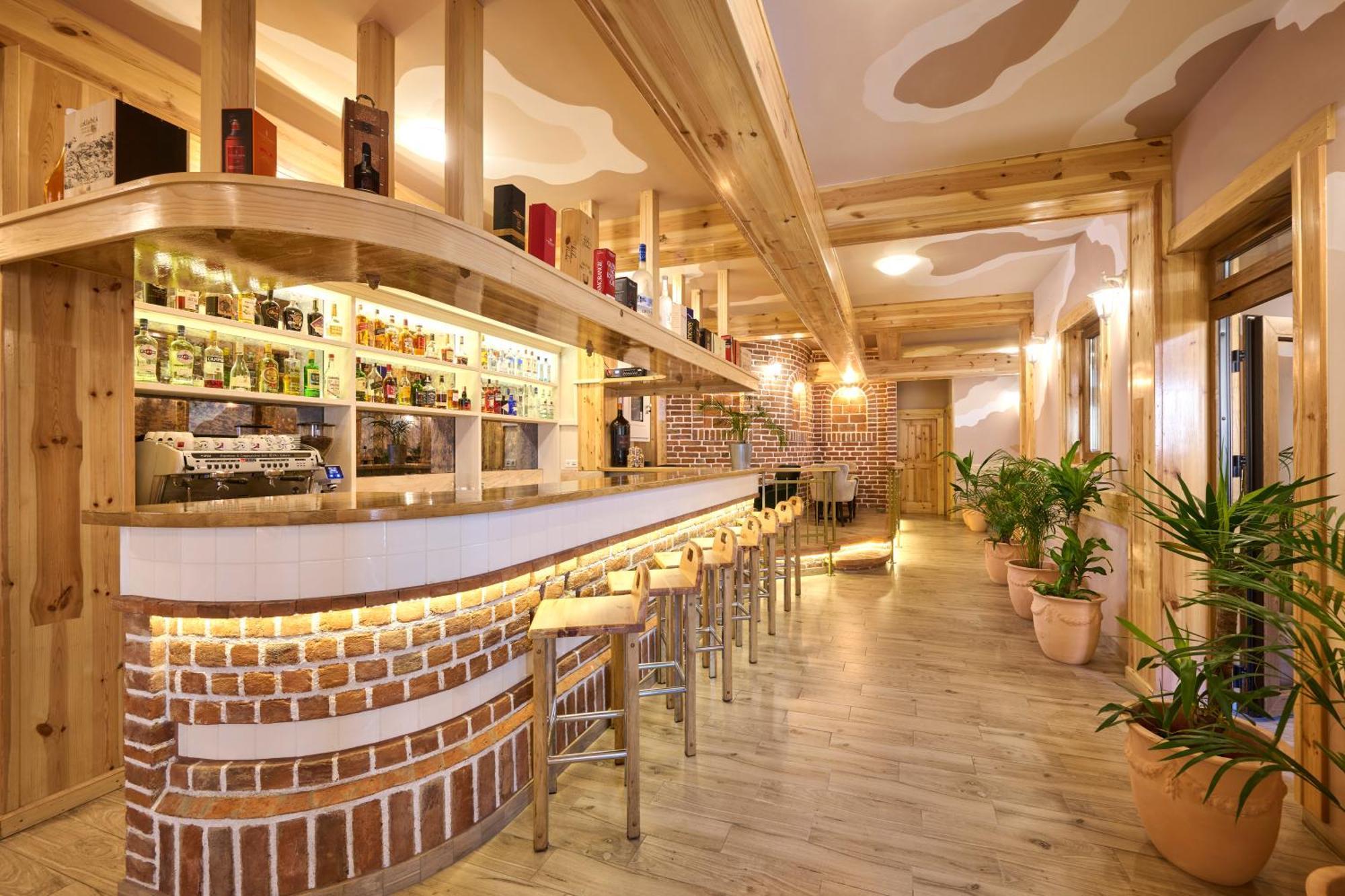 Hotel Kadoor Карловац Экстерьер фото