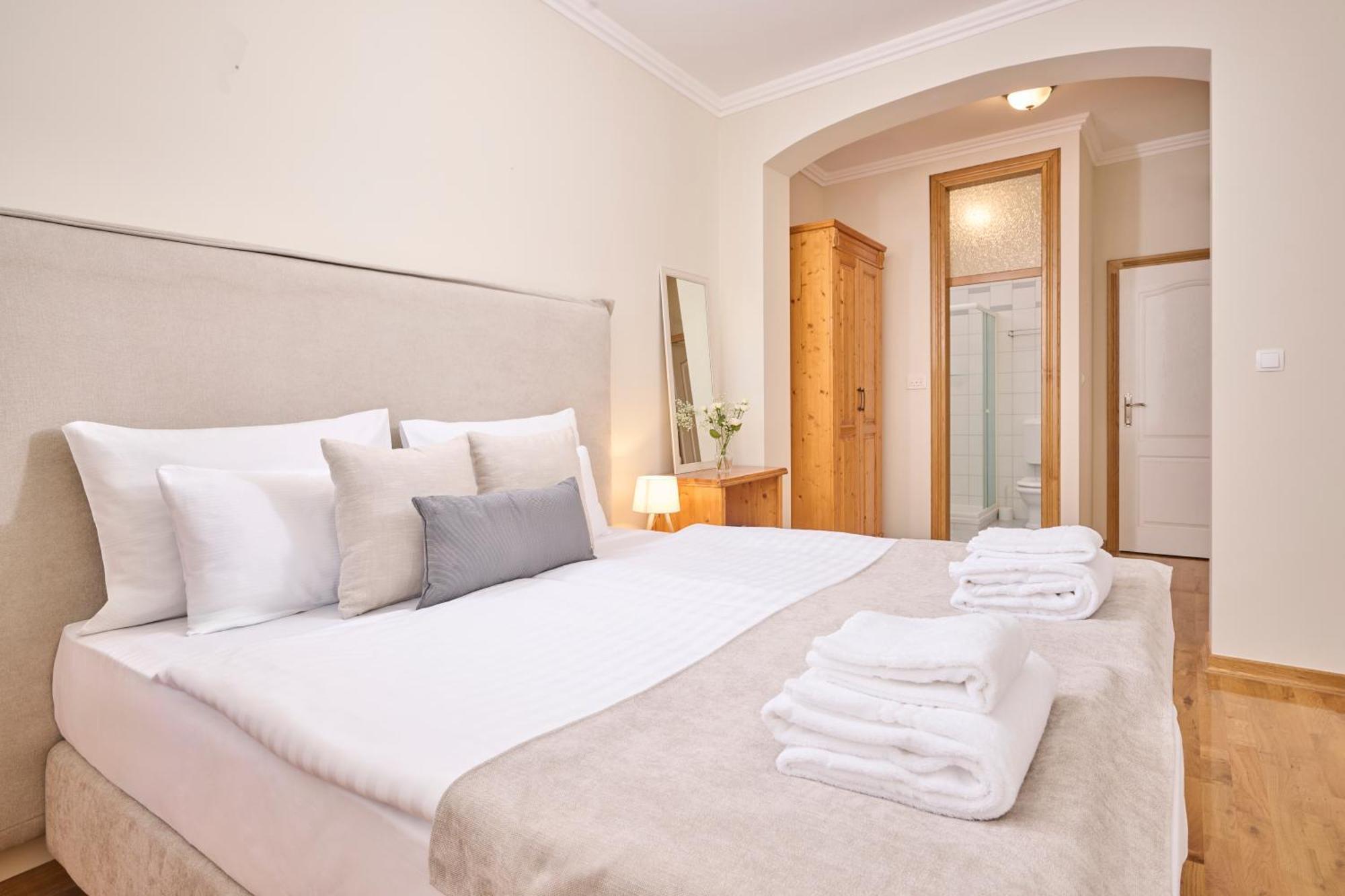 Hotel Kadoor Карловац Экстерьер фото