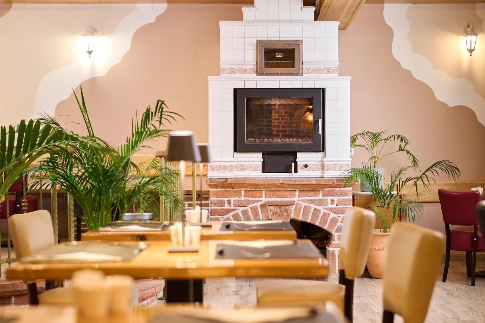 Hotel Kadoor Карловац Экстерьер фото