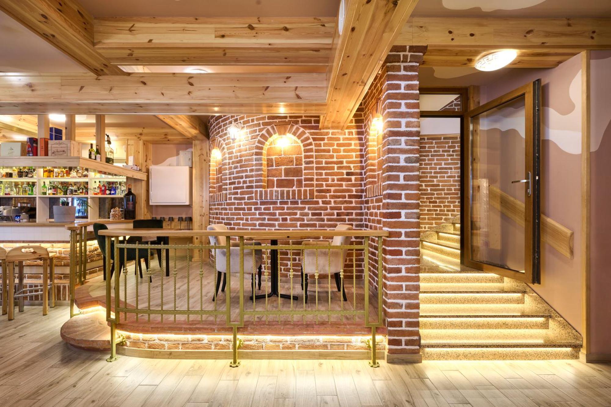 Hotel Kadoor Карловац Экстерьер фото