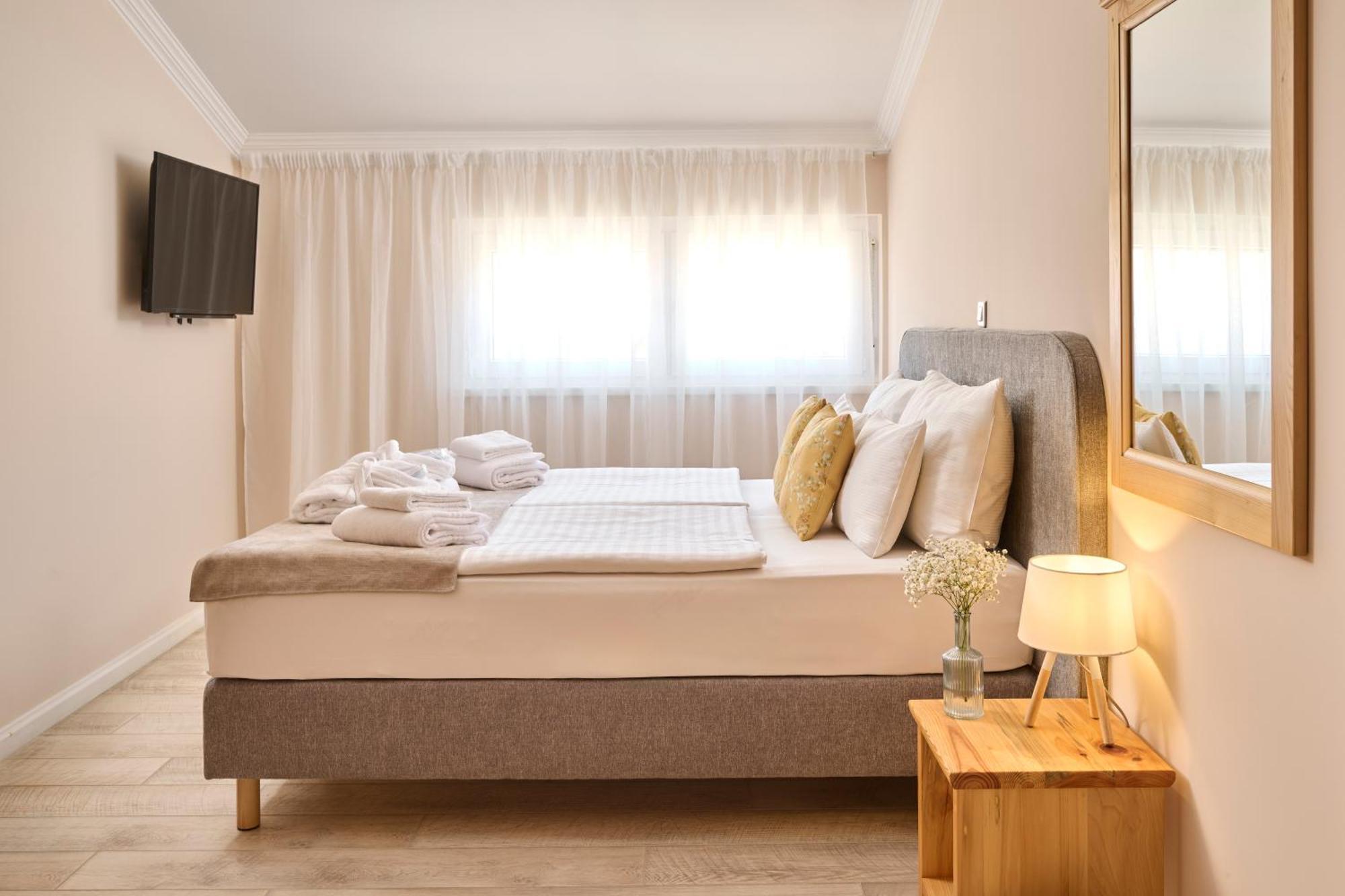 Hotel Kadoor Карловац Экстерьер фото