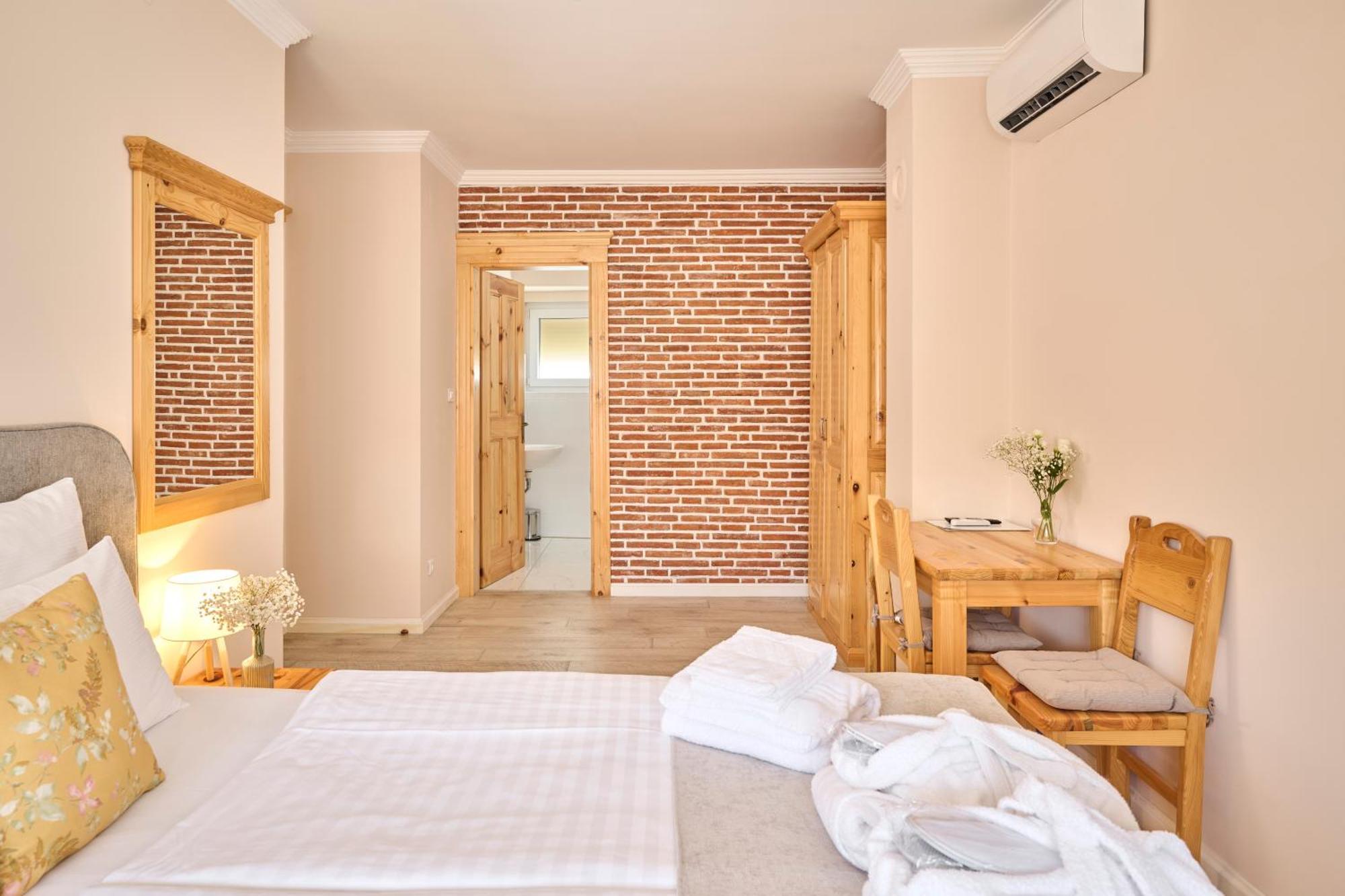 Hotel Kadoor Карловац Экстерьер фото