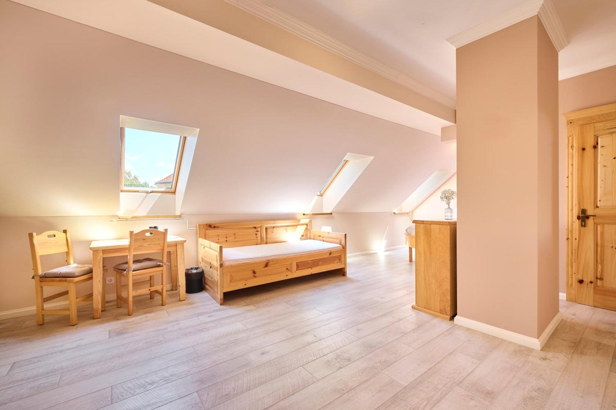 Hotel Kadoor Карловац Экстерьер фото