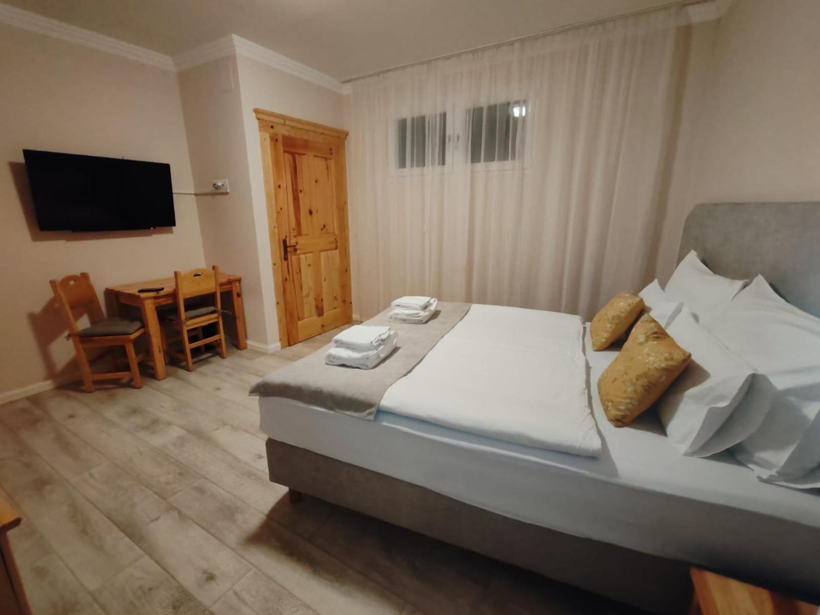 Hotel Kadoor Карловац Экстерьер фото